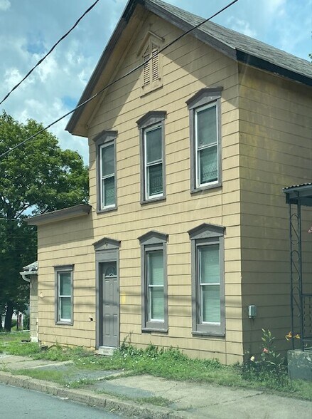 517 Spring St, Hawley, PA à vendre - Photo de l’immeuble – Image 2 sur 12