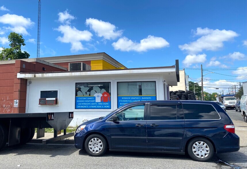 154 Front St, Hempstead, NY à vendre - Photo de l’immeuble – Image 3 sur 7