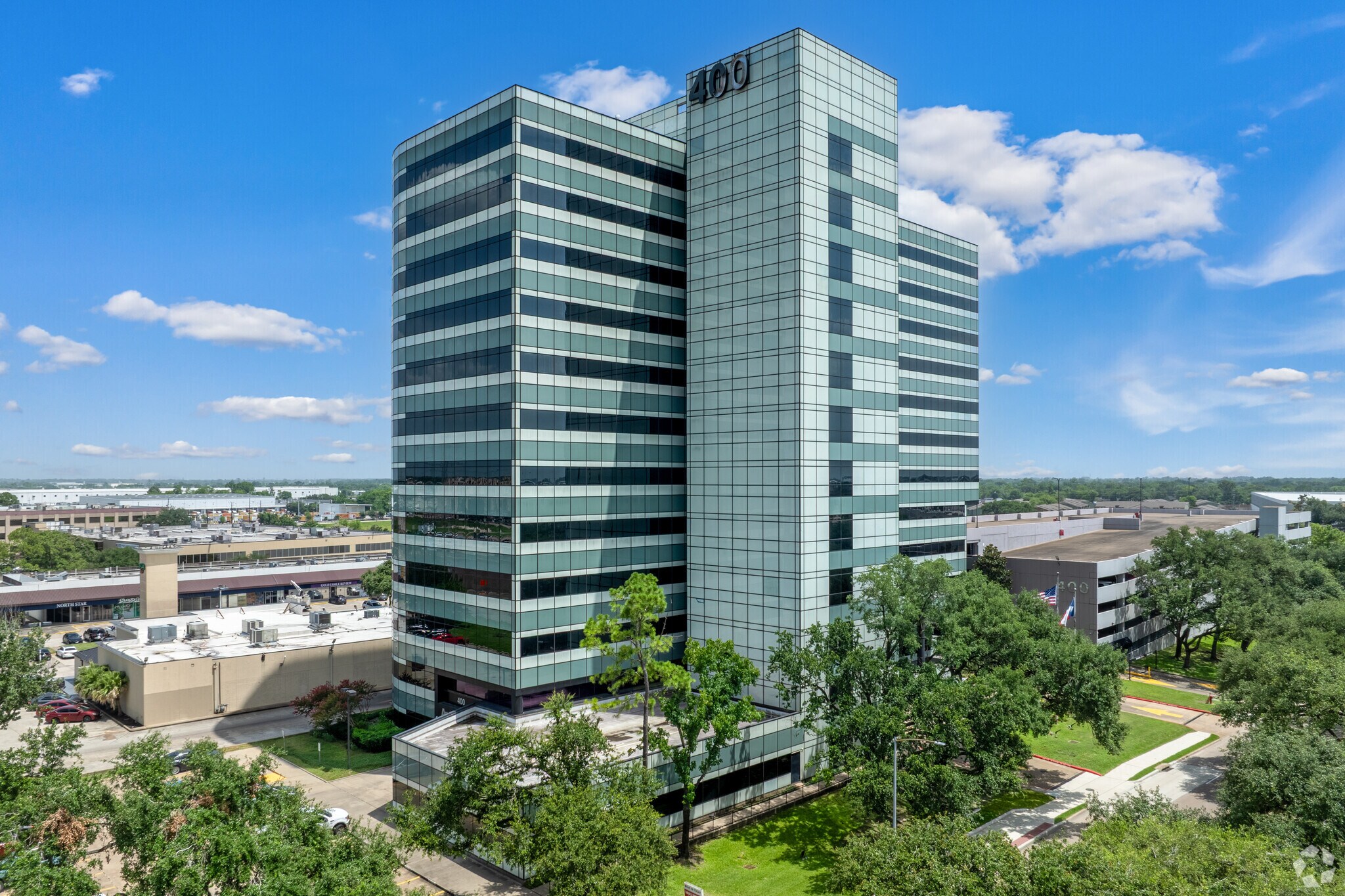 400 N Sam Houston Pky E, Houston, TX à louer Photo de l’immeuble– Image 1 sur 27