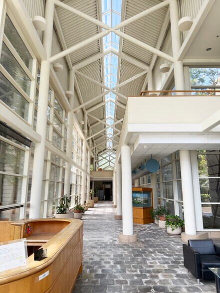 2600 Hilltop Dr, Richmond, CA à louer - Photo de l’immeuble – Image 3 sur 16