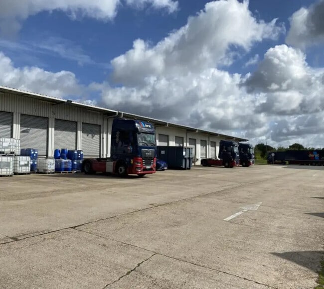 Plus de détails pour Industriel/Logistique à louer