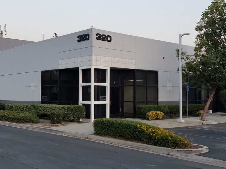 402 S Milliken Ave, Ontario, CA à louer - Photo de l’immeuble – Image 2 sur 14
