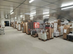 Local d’activités dans Arles à louer Photo de l’immeuble– Image 1 sur 10