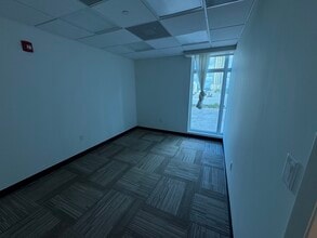 323 Sunny Isles Blvd, Sunny Isles Beach, FL à louer Photo de l’immeuble– Image 2 sur 5