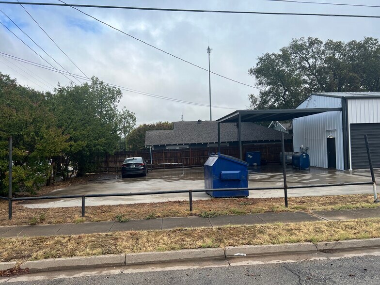 424 W Henderson St, Cleburne, TX à louer - Photo de l’immeuble – Image 3 sur 27