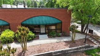 Plus de détails pour 601 Eastchester Dr, High Point, NC - Bureau à vendre