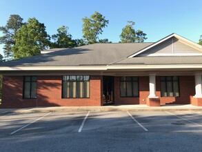 905 Conference Dr, Greenville, NC à louer Photo de l’immeuble– Image 1 sur 29
