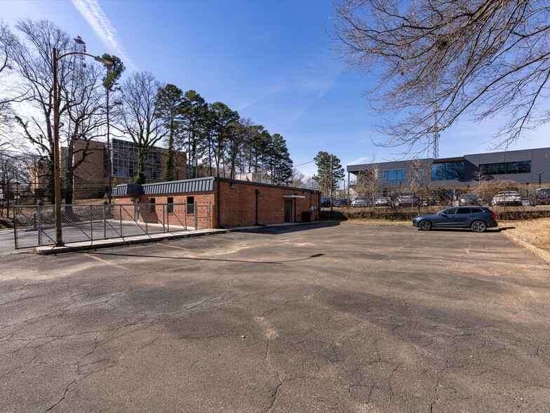1812 W Morehead St, Charlotte, NC à louer - Photo de l’immeuble – Image 3 sur 31