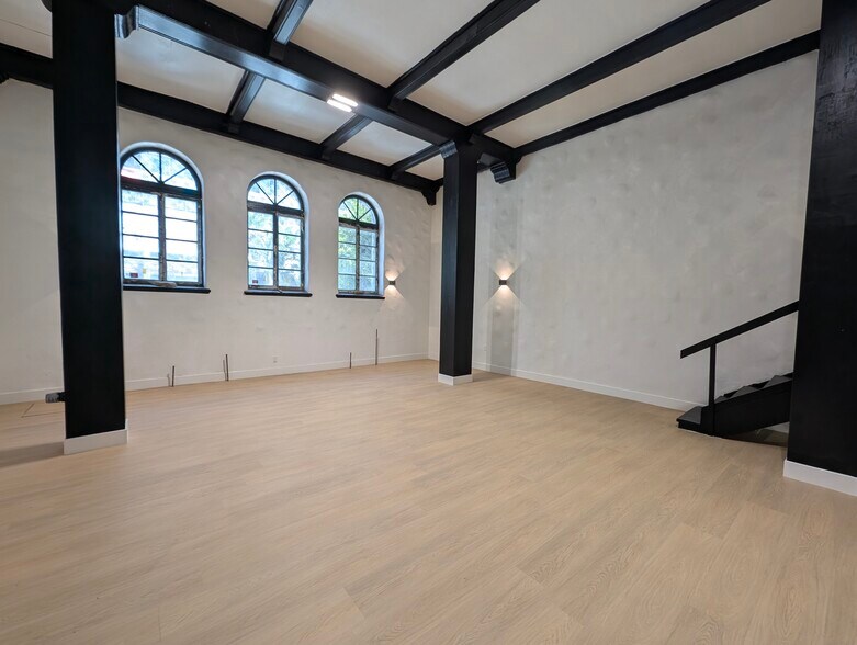 1861 Whitley Ave, Los Angeles, CA à louer - Photo de l’immeuble – Image 2 sur 21