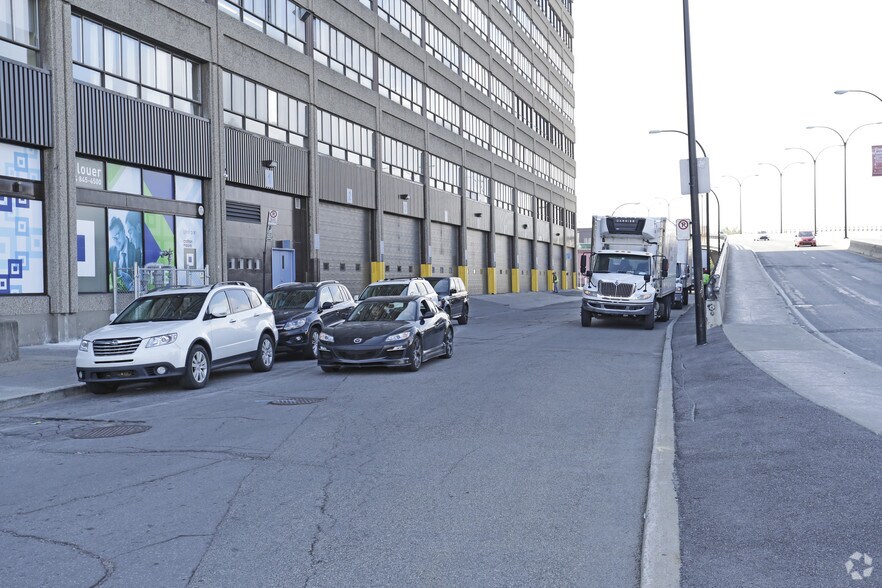5800 Rue Saint-Denis, Montréal, QC à louer - Photo de l’immeuble – Image 2 sur 6