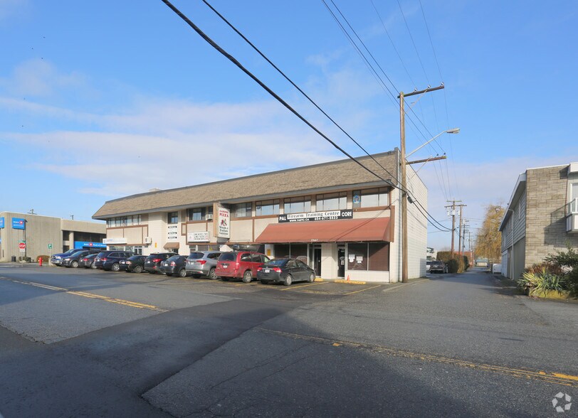 17651-17655 57th Ave, Surrey, BC à louer - Photo de l’immeuble – Image 3 sur 9