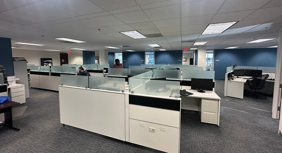 4301 Dominion Blvd, Glen Allen, VA à louer - Photo de l’immeuble – Image 3 sur 13
