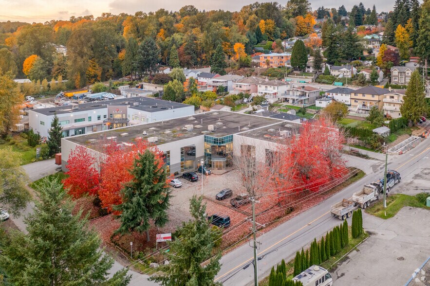 8555 Greenall Ave, Burnaby, BC à louer - Photo de l’immeuble – Image 2 sur 3