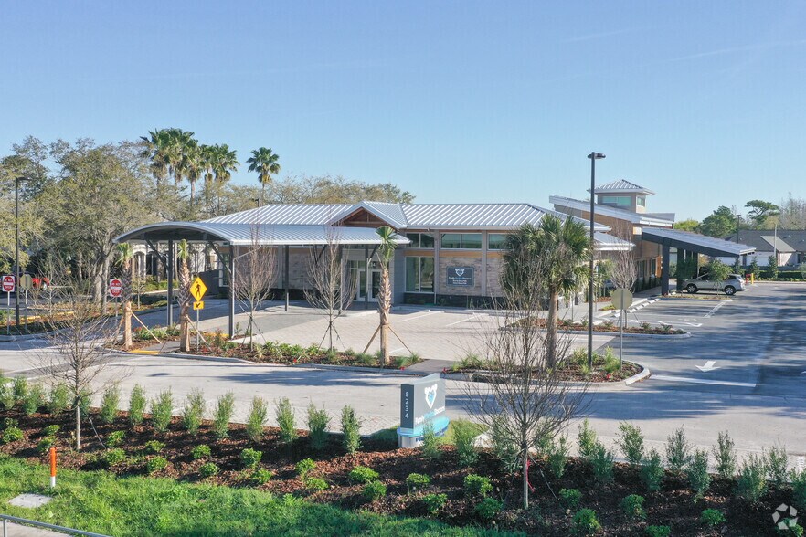 5234 Little Rd, New Port Richey, FL à louer - Photo de l’immeuble – Image 1 sur 16