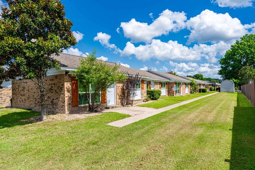 1702 N Newsome St, Mineola, TX à vendre - Photo de l’immeuble – Image 3 sur 22