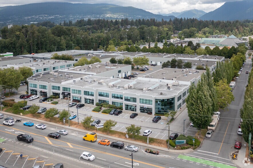 930 W 1st St, North Vancouver, BC à louer - Photo de l’immeuble – Image 3 sur 8
