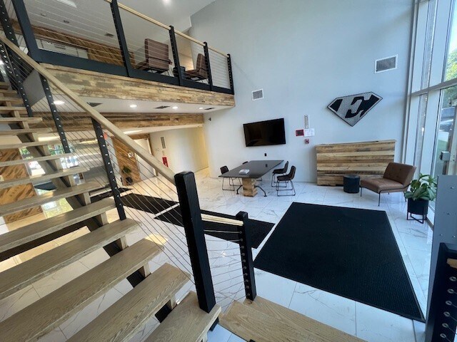 24 Merchants Way, Colts Neck, NJ à louer - Photo de l’immeuble – Image 1 sur 10
