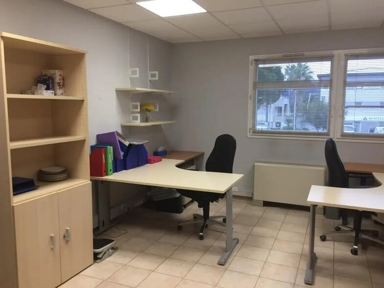 Bureau dans La Valette-du-Var à louer - Photo de l’immeuble – Image 1 sur 6