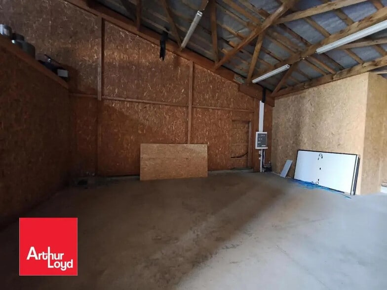Local d'activités dans Thiron-Gardais à vendre - Photo intérieure – Image 2 sur 4