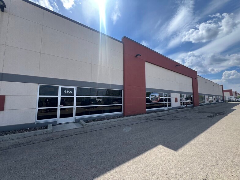 16303-16321 132 Av NW, Edmonton, AB à louer - Photo de l’immeuble – Image 1 sur 6