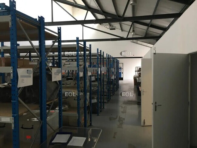 Plus de détails pour Local d'activités à louer