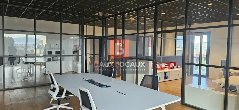 Local d'activités dans Entraigues-sur-la-Sorgue à vendre - Photo de l’immeuble – Image 2 sur 6