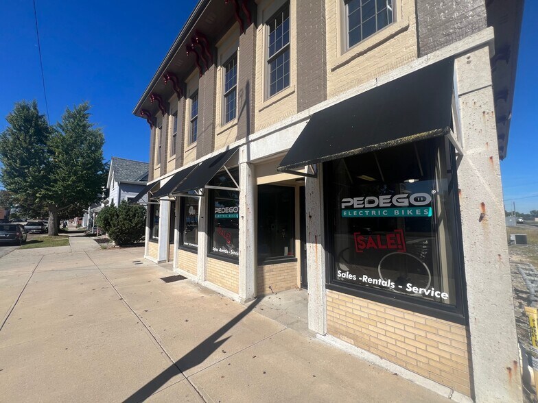 221-225 E Main St, Troy, OH à louer - Photo de l’immeuble – Image 1 sur 10
