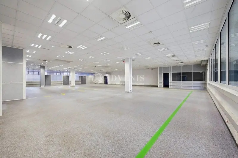 Local d’activités dans Paris à louer - Photo de l’immeuble – Image 2 sur 5