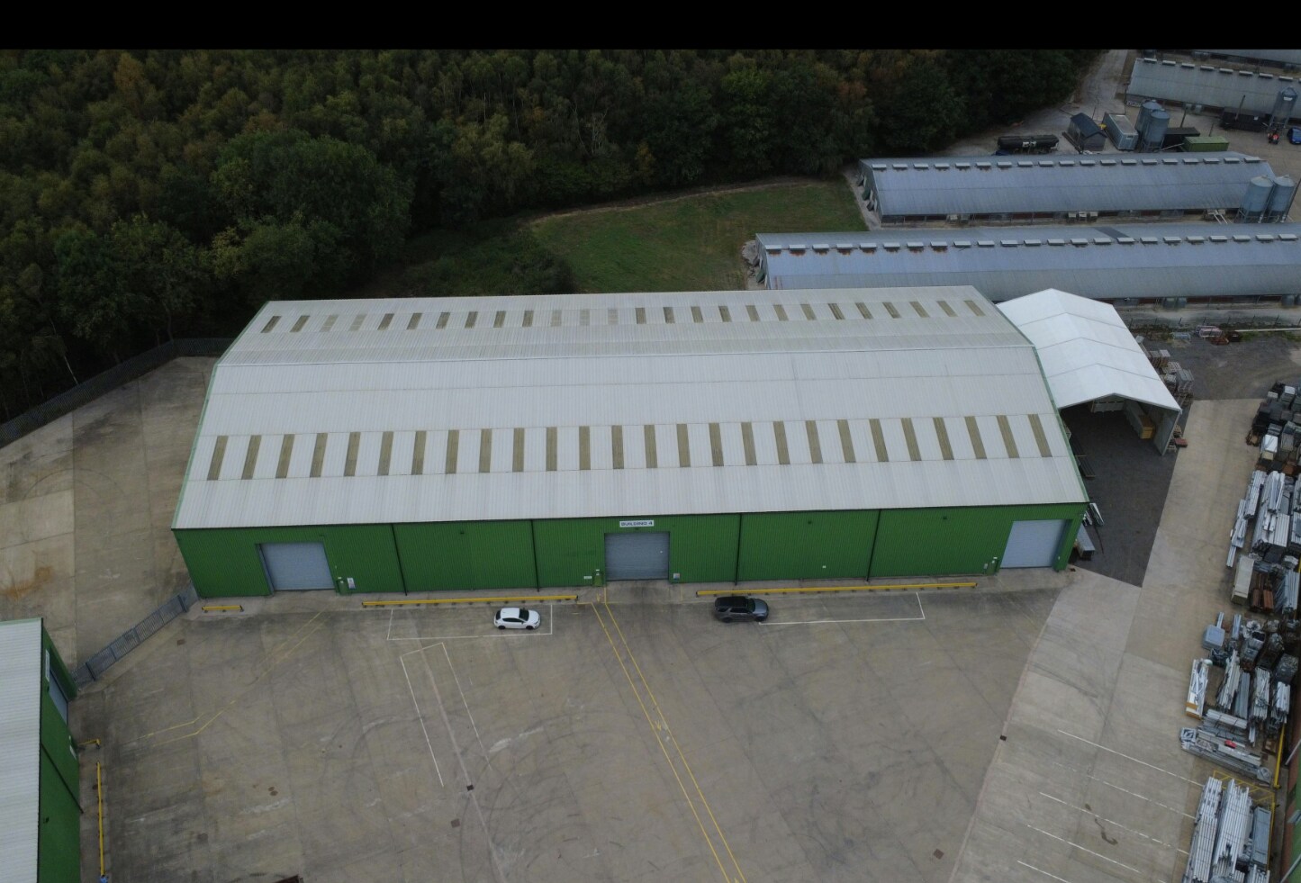 Units 1-4 Merlin Business Park portefeuille de 2 biens à vendre sur LoopNet.fr Photo principale– Image 1 sur 3
