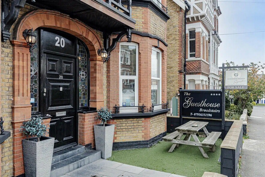 20 Queens Rd, Broadstairs à vendre - Photo de l’immeuble – Image 3 sur 42