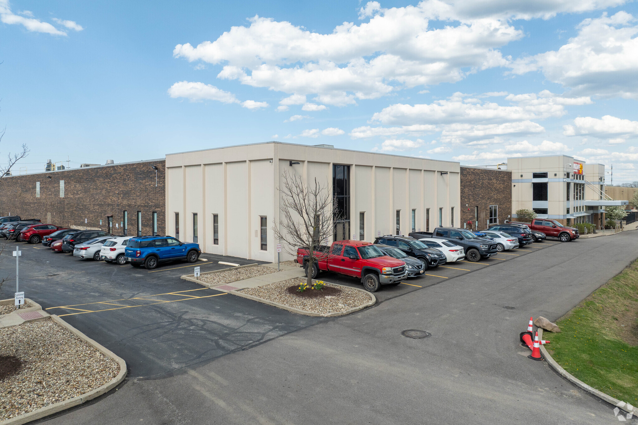 30701 Carter St, Solon, OH à louer Photo principale– Image 1 sur 5