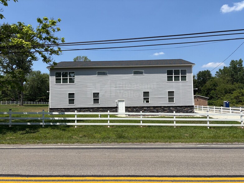 1627 Krumroy Rd, Akron, OH à vendre - Photo de l’immeuble – Image 2 sur 6