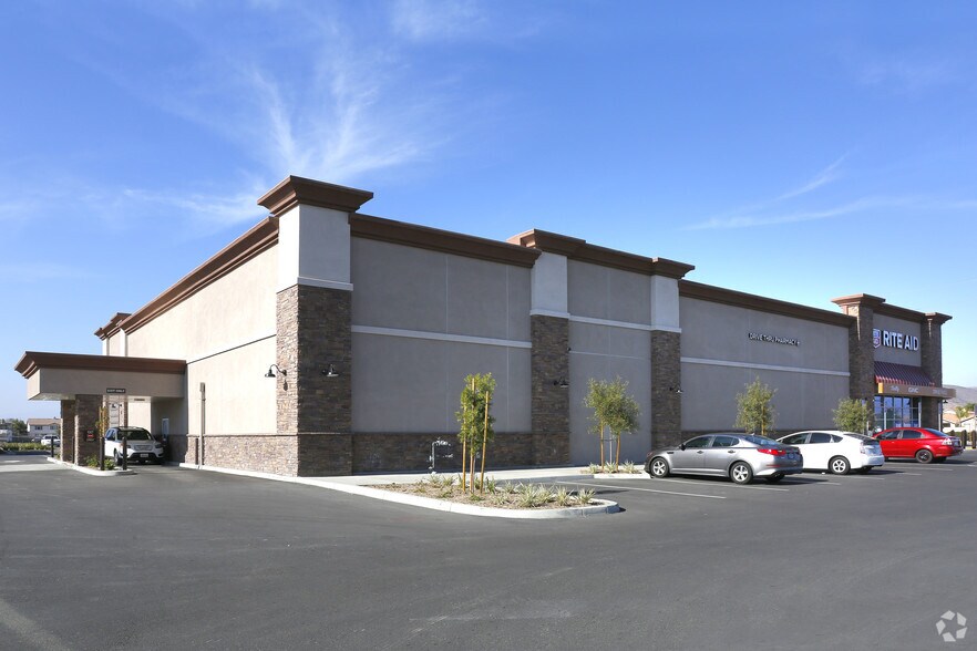 Newport Rd, Menifee, CA à louer - Photo de l’immeuble – Image 3 sur 14