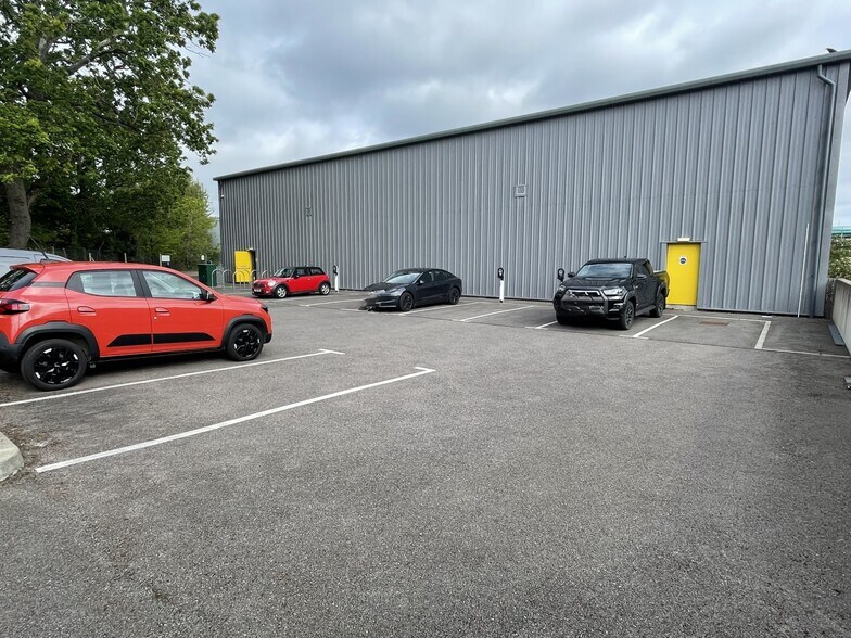 Midleton Industrial Estate Rd, Guildford à louer - Photo de l’immeuble – Image 2 sur 3