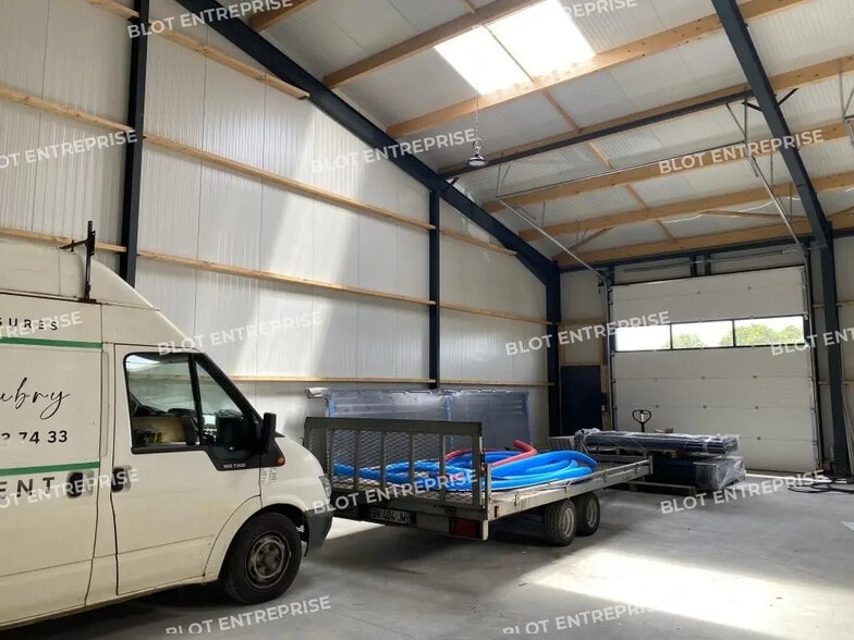 Local d’activités dans Évran à louer - Photo de l’immeuble – Image 3 sur 4