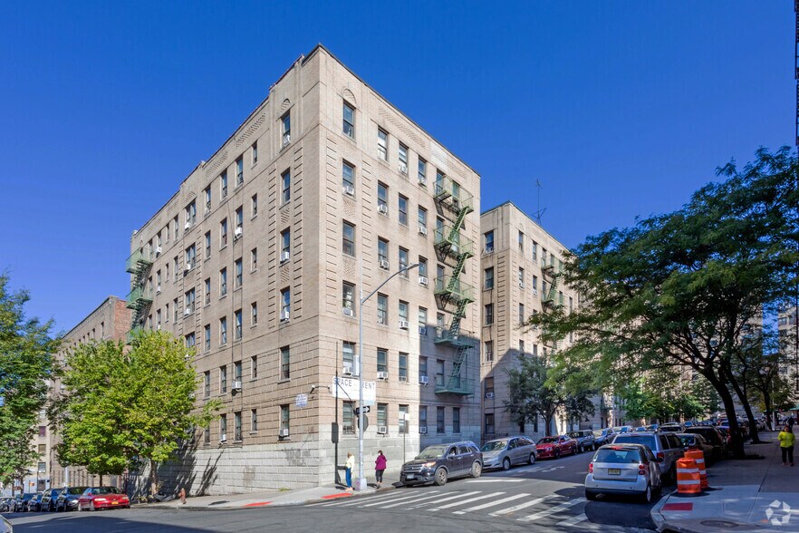 1459 Wythe Pl, Bronx, NY à louer - Photo de l’immeuble – Image 1 sur 4