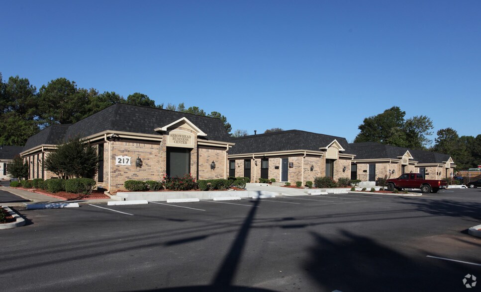 217 Arrowhead Blvd, Jonesboro, GA à louer - Photo de l’immeuble – Image 1 sur 6