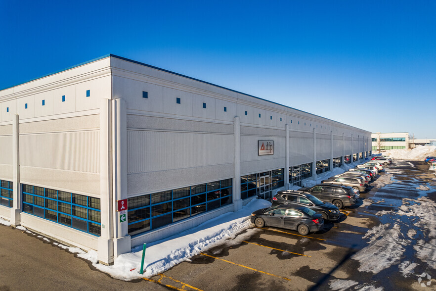 100-190 Av Voyageur, Pointe-claire, QC à louer - Photo principale – Image 1 sur 6