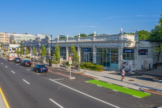 Plus de détails pour 880 Commonwealth Ave, Brookline, MA - Local d'activités à louer