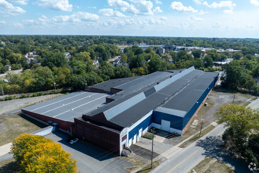 1160 Paige Ave, Warren, OH à louer - Photo de l’immeuble – Image 3 sur 4