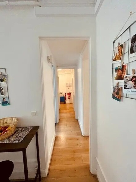 28 Rue Beaubourg, Paris à louer - Photo de l’immeuble – Image 3 sur 6