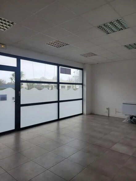 Local d’activités dans Ploeren à louer - Photo intérieure – Image 2 sur 5