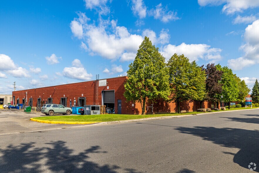8975-8987 Rue Robert-Armour, Montréal, QC à louer - Photo de l’immeuble – Image 3 sur 5
