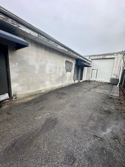 421 Doughty Blvd, Inwood, NY à louer - Photo de l’immeuble – Image 3 sur 6