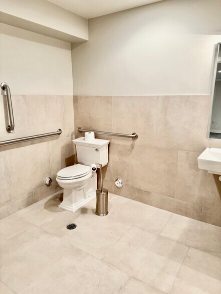 1098-1100 E South Union Ave, Midvale, UT à louer - Photo de l’immeuble – Image 3 sur 11