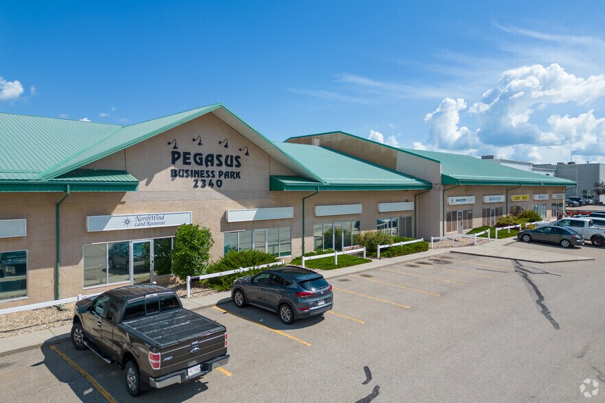 2340 Pegasus Way NE, Calgary, AB à louer - Photo principale – Image 1 sur 3