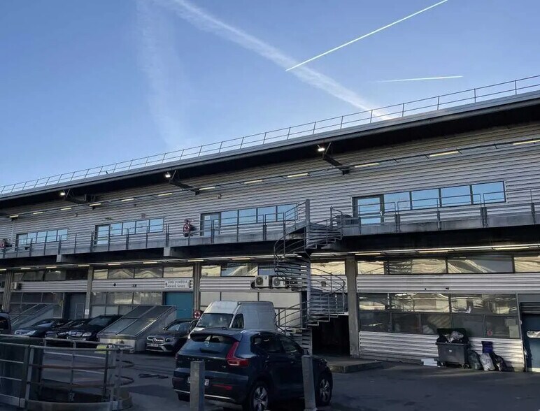 Local d'activités dans Pantin à vendre - Photo de l’immeuble – Image 2 sur 10