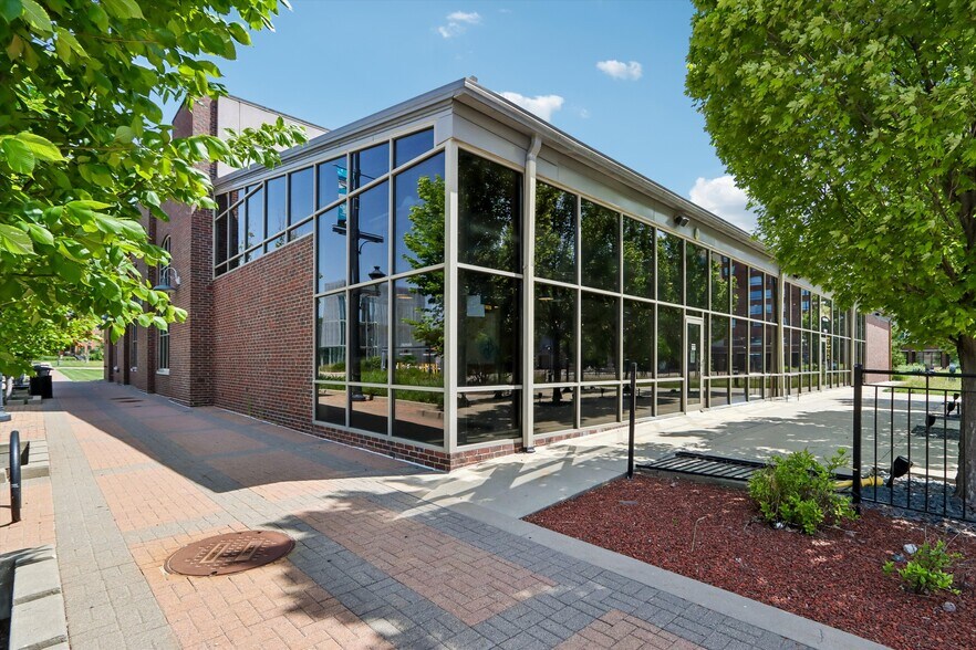 903 Quarry Rd, Coralville, IA à vendre - Photo de l’immeuble – Image 2 sur 33