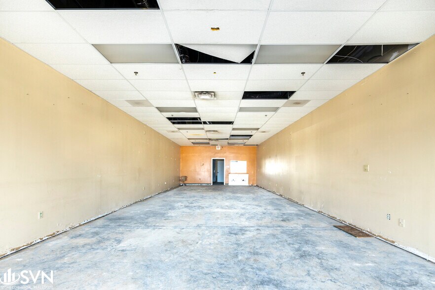 524 W New Circle Rd, Lexington, KY à louer - Photo de l’immeuble – Image 3 sur 19