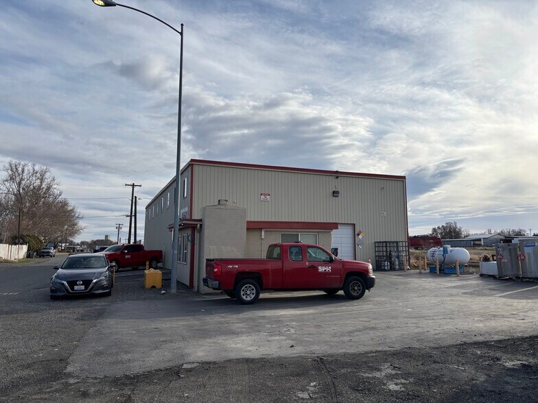 723 W Deschutes Ave, Kennewick, WA à vendre - Photo de l’immeuble – Image 2 sur 10